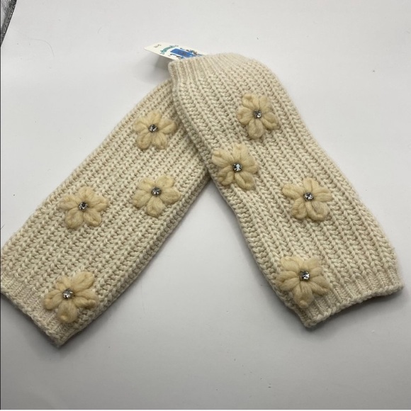 Portolano Accessories - Portolano Flower Crochet Fingerless Gloves